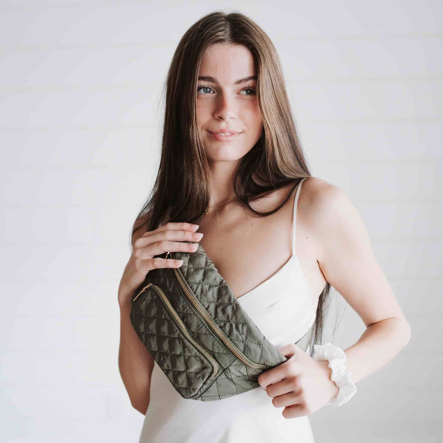 Stevie Sling Bag: Cream